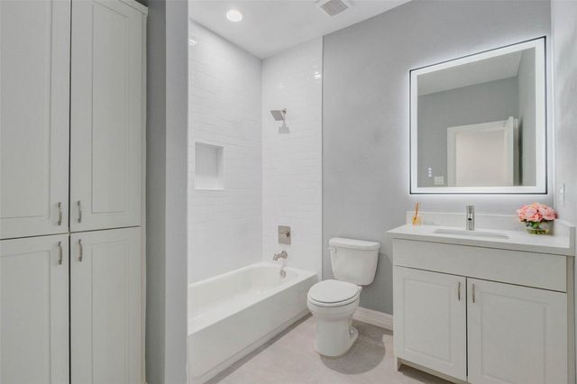 6705 Roanoke St, Houston, TX 77028