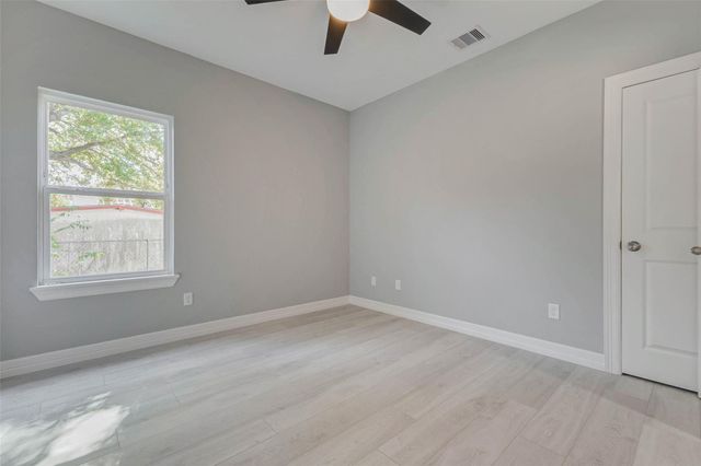 6705 Roanoke St, Houston, TX 77028