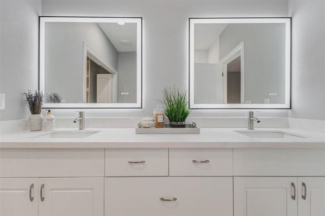 6705 Roanoke St, Houston, TX 77028