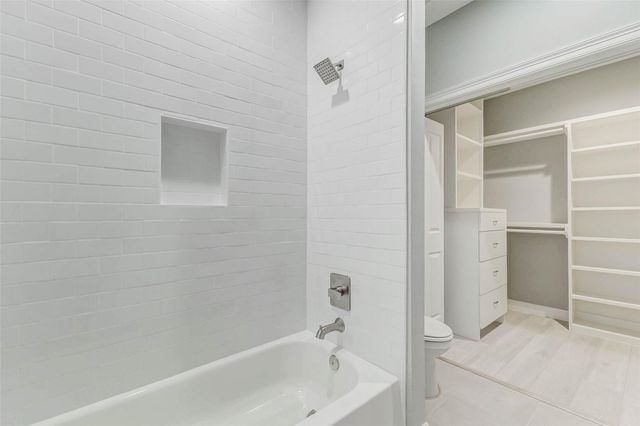 6705 Roanoke St, Houston, TX 77028