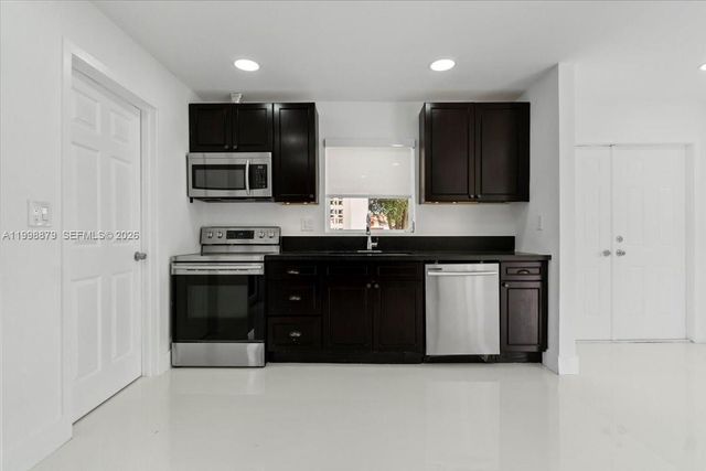 1910 NW 36th Street, Oakland Park, FL 33309
