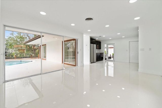 1910 NW 36th Street, Oakland Park, FL 33309