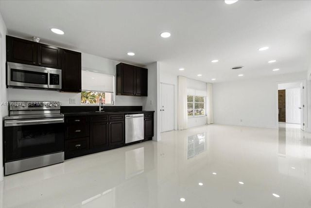 1910 NW 36th Street, Oakland Park, FL 33309
