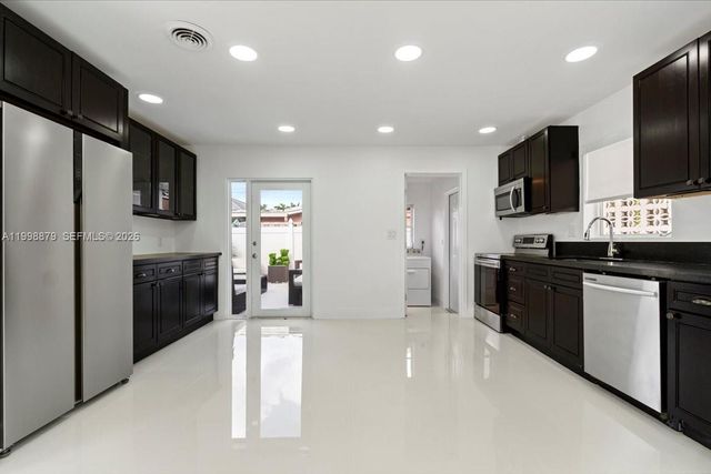 1910 NW 36th Street, Oakland Park, FL 33309