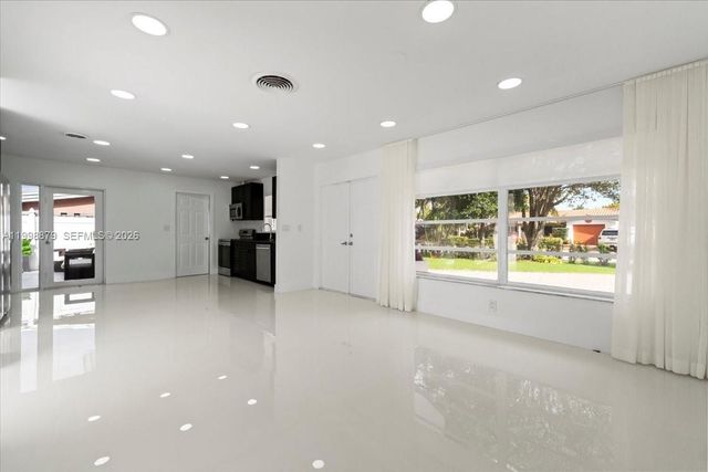 1910 NW 36th Street, Oakland Park, FL 33309
