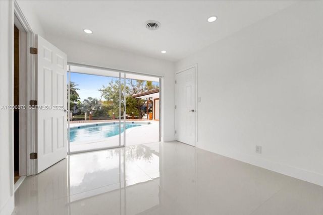 1910 NW 36th Street, Oakland Park, FL 33309