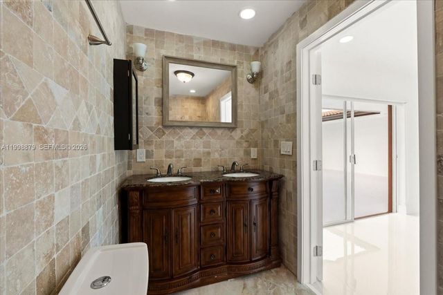 1910 NW 36th Street, Oakland Park, FL 33309