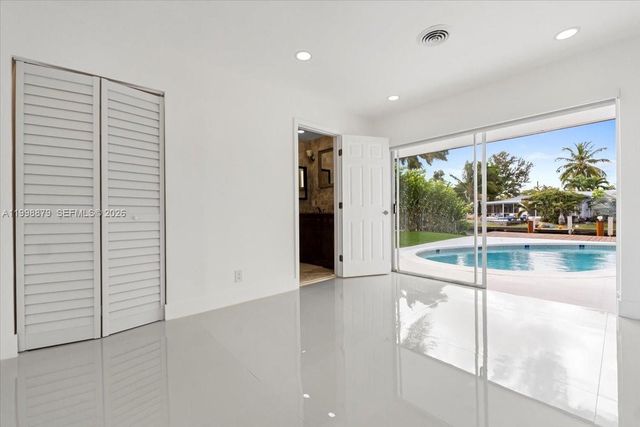 1910 NW 36th Street, Oakland Park, FL 33309