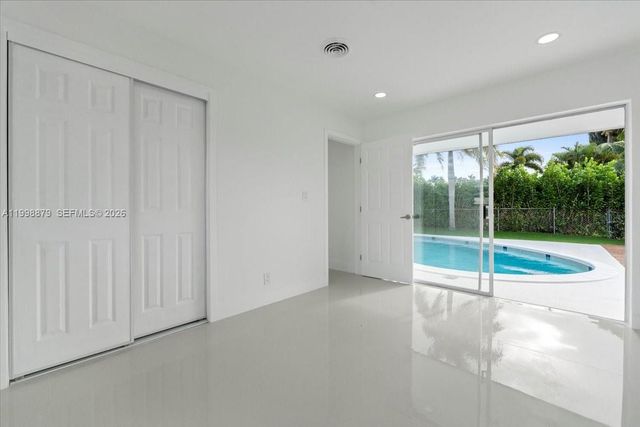 1910 NW 36th Street, Oakland Park, FL 33309