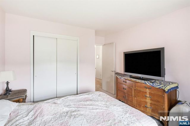 31 Astor Court, Sayreville, NJ 08872