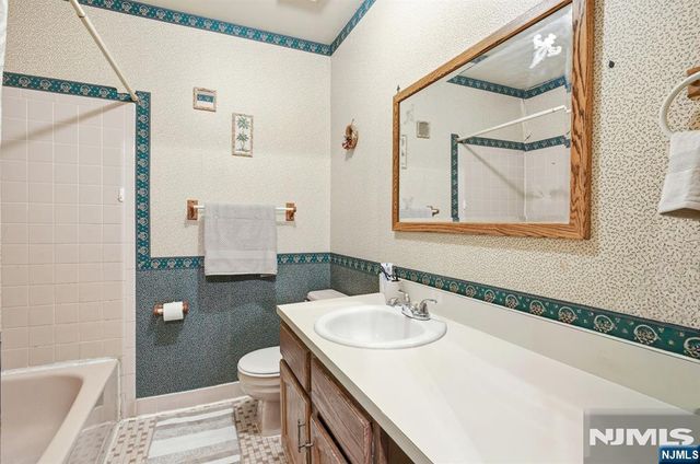31 Astor Court, Sayreville, NJ 08872