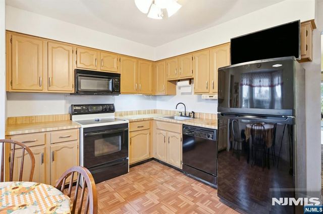 31 Astor Court, Sayreville, NJ 08872