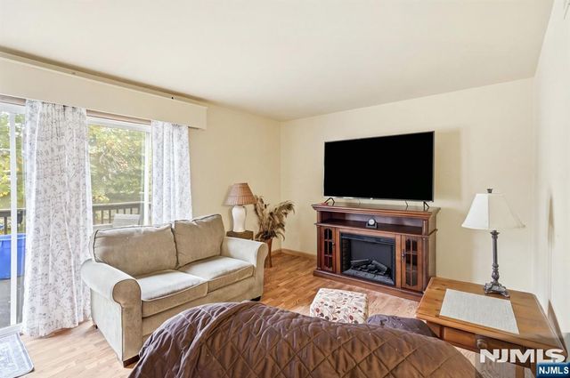 31 Astor Court, Sayreville, NJ 08872