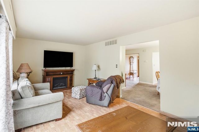 31 Astor Court, Sayreville, NJ 08872