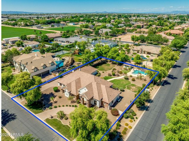 2082 E SANOQUE Boulevard, Gilbert, AZ 85298