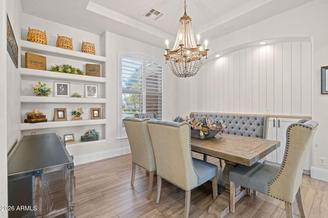 2082 E SANOQUE Boulevard, Gilbert, AZ 85298