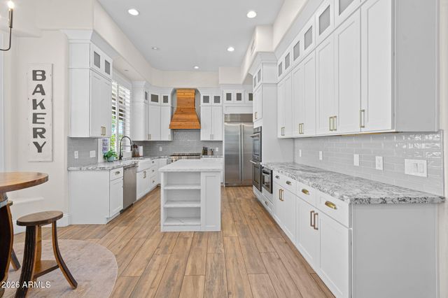 2082 E SANOQUE Boulevard, Gilbert, AZ 85298