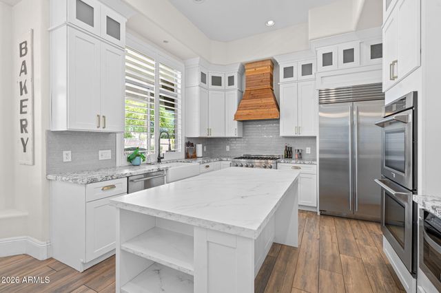 2082 E SANOQUE Boulevard, Gilbert, AZ 85298