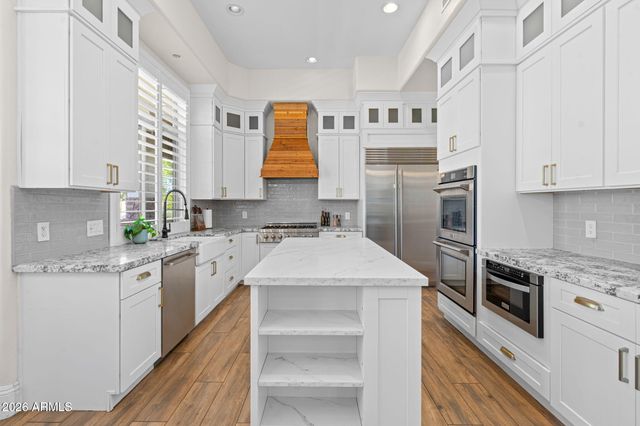 2082 E SANOQUE Boulevard, Gilbert, AZ 85298