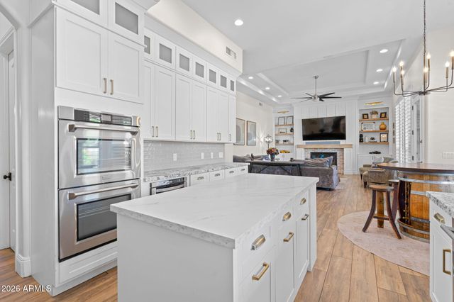 2082 E SANOQUE Boulevard, Gilbert, AZ 85298