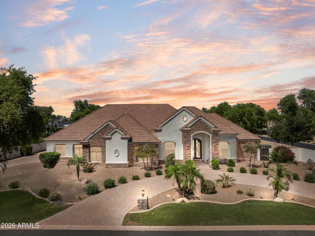 2082 E SANOQUE Boulevard, Gilbert, AZ 85298