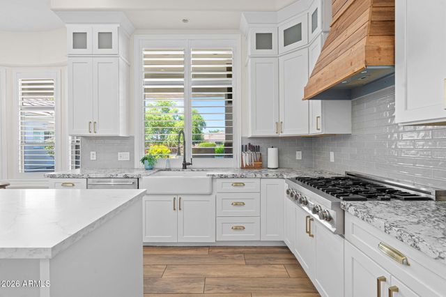 2082 E SANOQUE Boulevard, Gilbert, AZ 85298