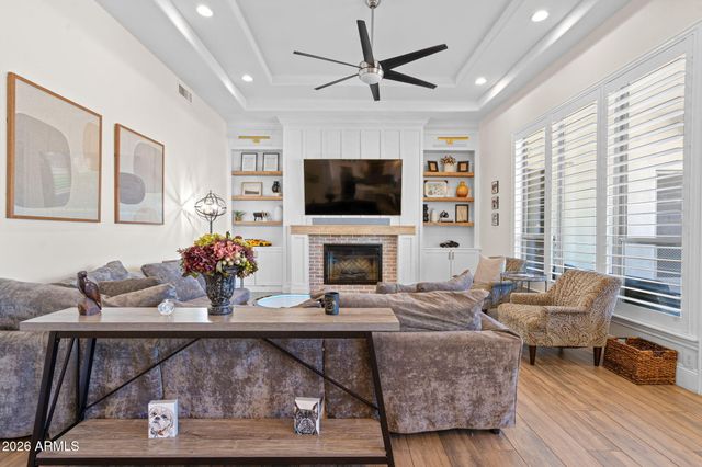 2082 E SANOQUE Boulevard, Gilbert, AZ 85298