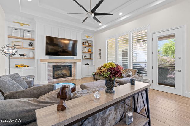 2082 E SANOQUE Boulevard, Gilbert, AZ 85298