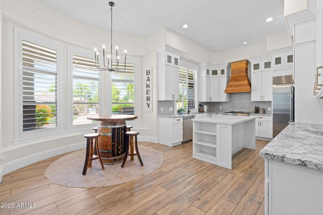 2082 E SANOQUE Boulevard, Gilbert, AZ 85298