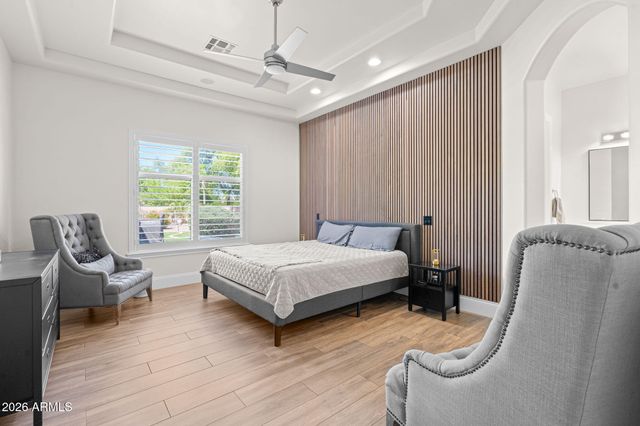 2082 E SANOQUE Boulevard, Gilbert, AZ 85298