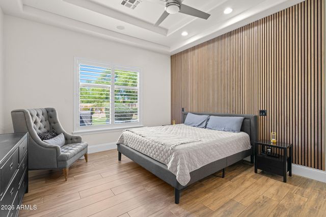 2082 E SANOQUE Boulevard, Gilbert, AZ 85298