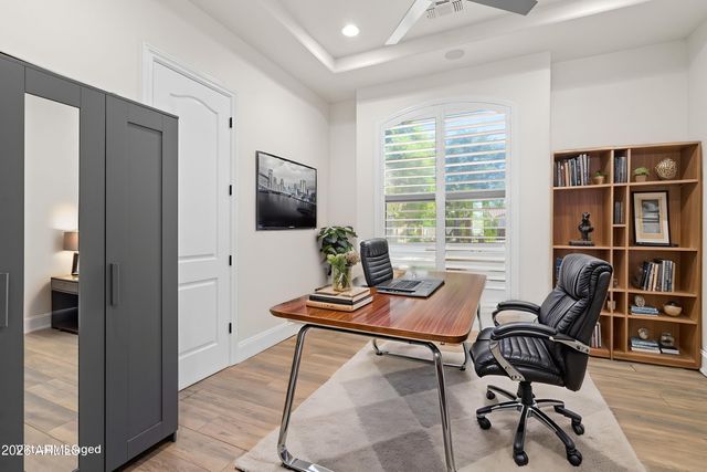 2082 E SANOQUE Boulevard, Gilbert, AZ 85298