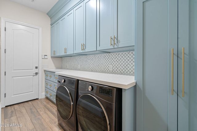 2082 E SANOQUE Boulevard, Gilbert, AZ 85298