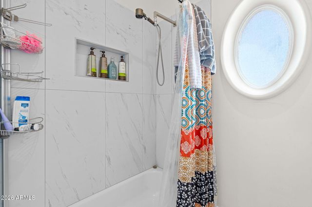 2082 E SANOQUE Boulevard, Gilbert, AZ 85298