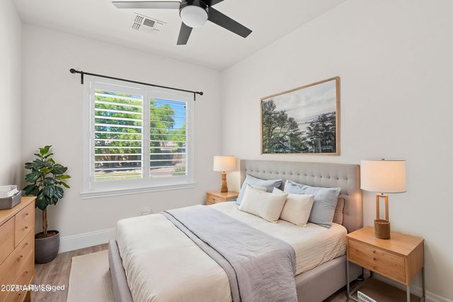 2082 E SANOQUE Boulevard, Gilbert, AZ 85298