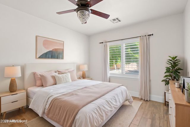 2082 E SANOQUE Boulevard, Gilbert, AZ 85298