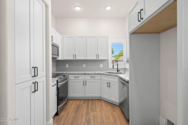 2082 E SANOQUE Boulevard, Gilbert, AZ 85298