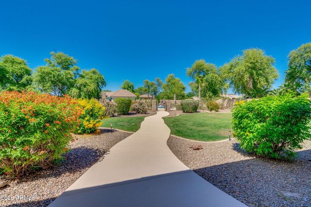 2082 E SANOQUE Boulevard, Gilbert, AZ 85298