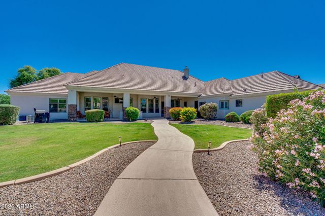 2082 E SANOQUE Boulevard, Gilbert, AZ 85298