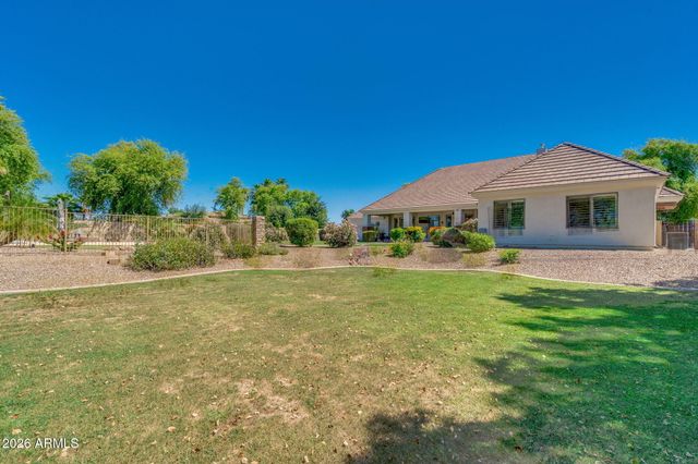 2082 E SANOQUE Boulevard, Gilbert, AZ 85298