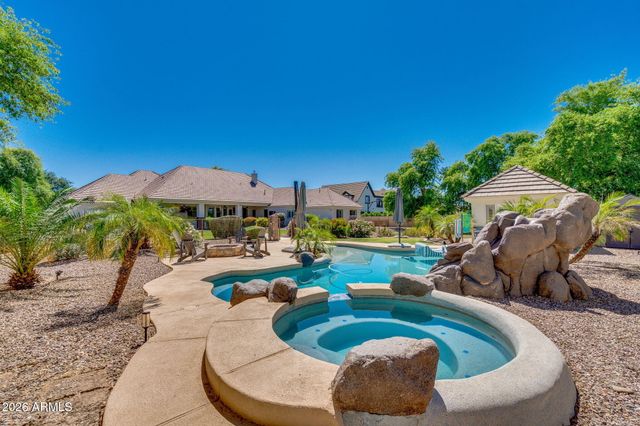 2082 E SANOQUE Boulevard, Gilbert, AZ 85298