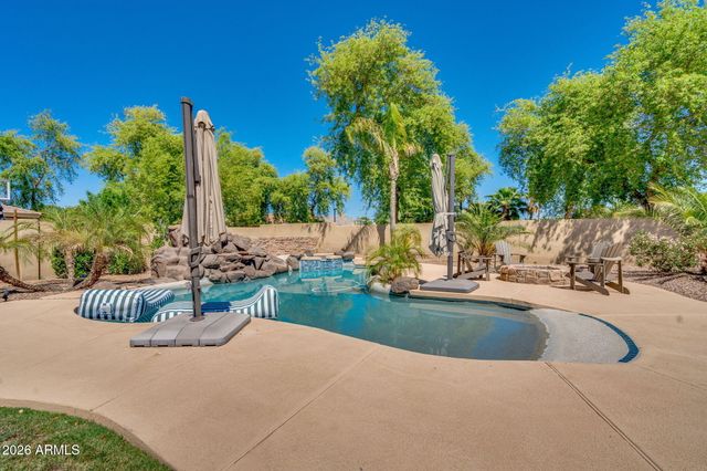 2082 E SANOQUE Boulevard, Gilbert, AZ 85298