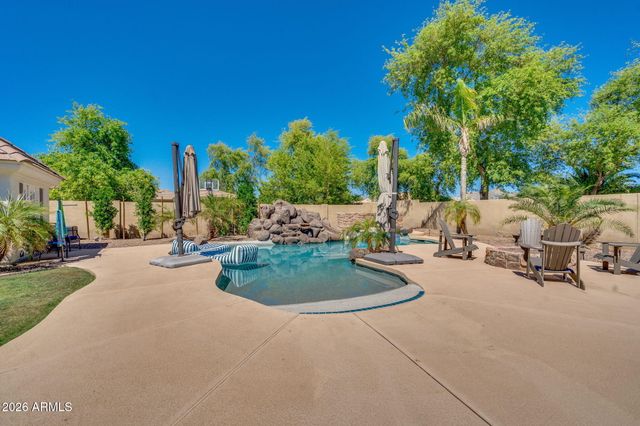 2082 E SANOQUE Boulevard, Gilbert, AZ 85298