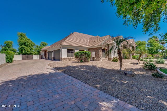 2082 E SANOQUE Boulevard, Gilbert, AZ 85298