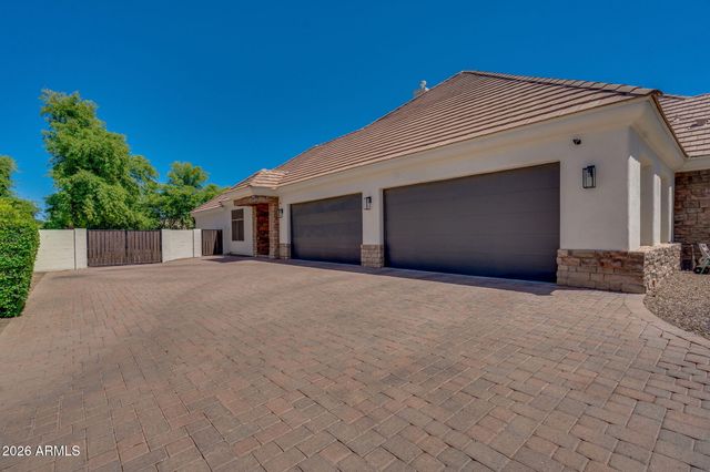 2082 E SANOQUE Boulevard, Gilbert, AZ 85298