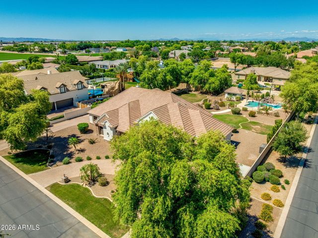 2082 E SANOQUE Boulevard, Gilbert, AZ 85298