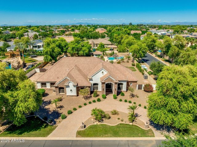 2082 E SANOQUE Boulevard, Gilbert, AZ 85298
