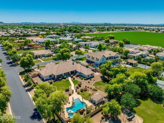 2082 E SANOQUE Boulevard, Gilbert, AZ 85298