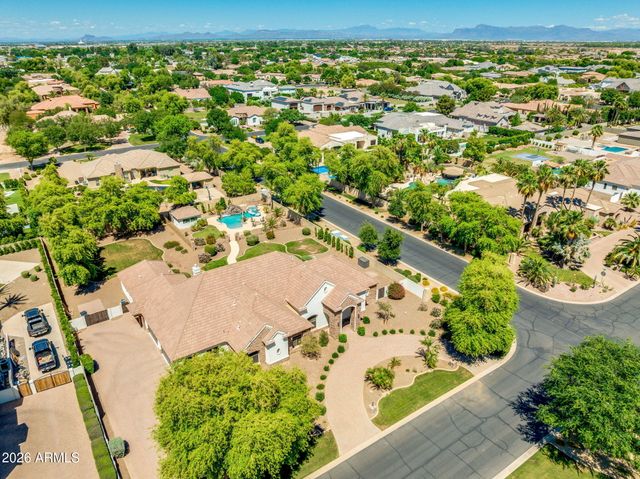 2082 E SANOQUE Boulevard, Gilbert, AZ 85298