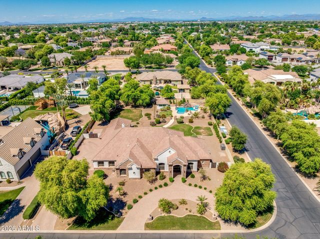 2082 E SANOQUE Boulevard, Gilbert, AZ 85298